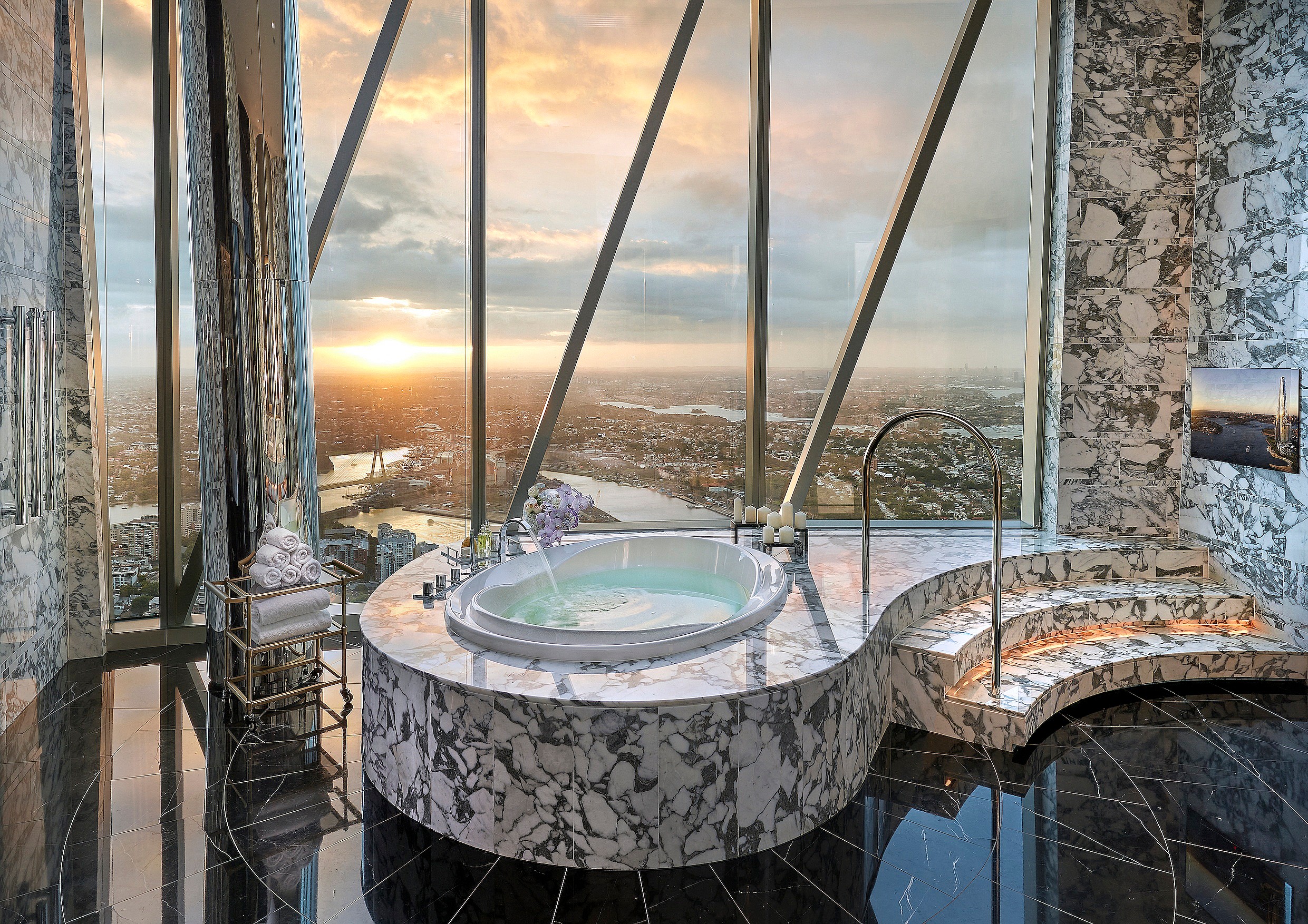 Taylor Swift & Travis Kelce Stay in $25,000 Per NIGHT Penthouse Suite [PHOTOS]