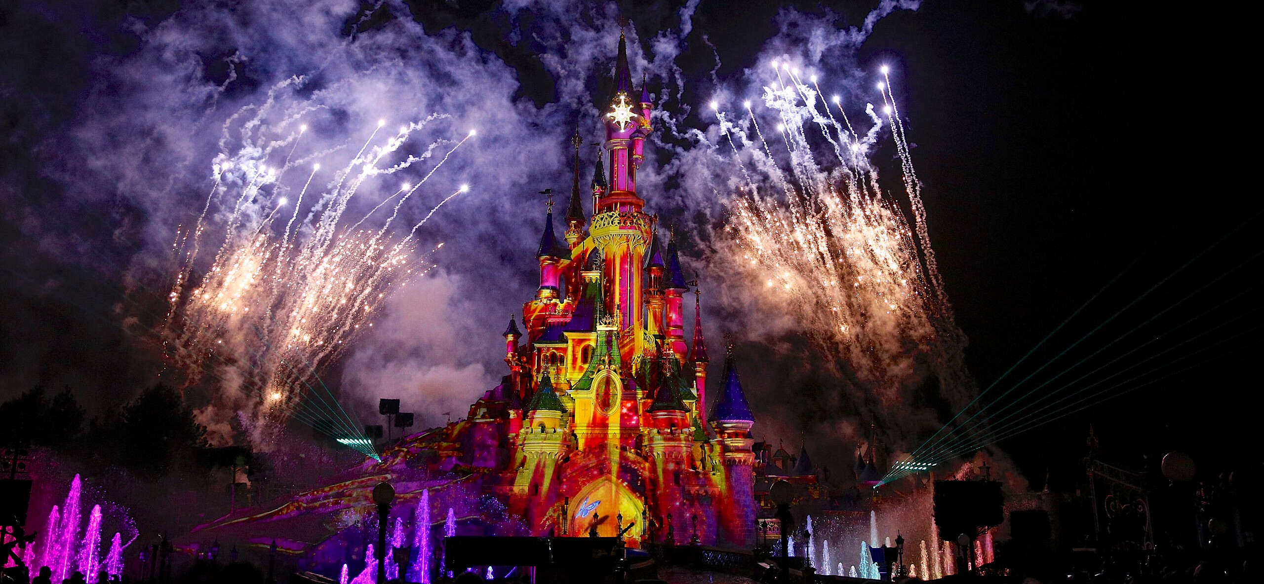 You Can Visit All Of The Disney Parks On A Private Jet For $115k