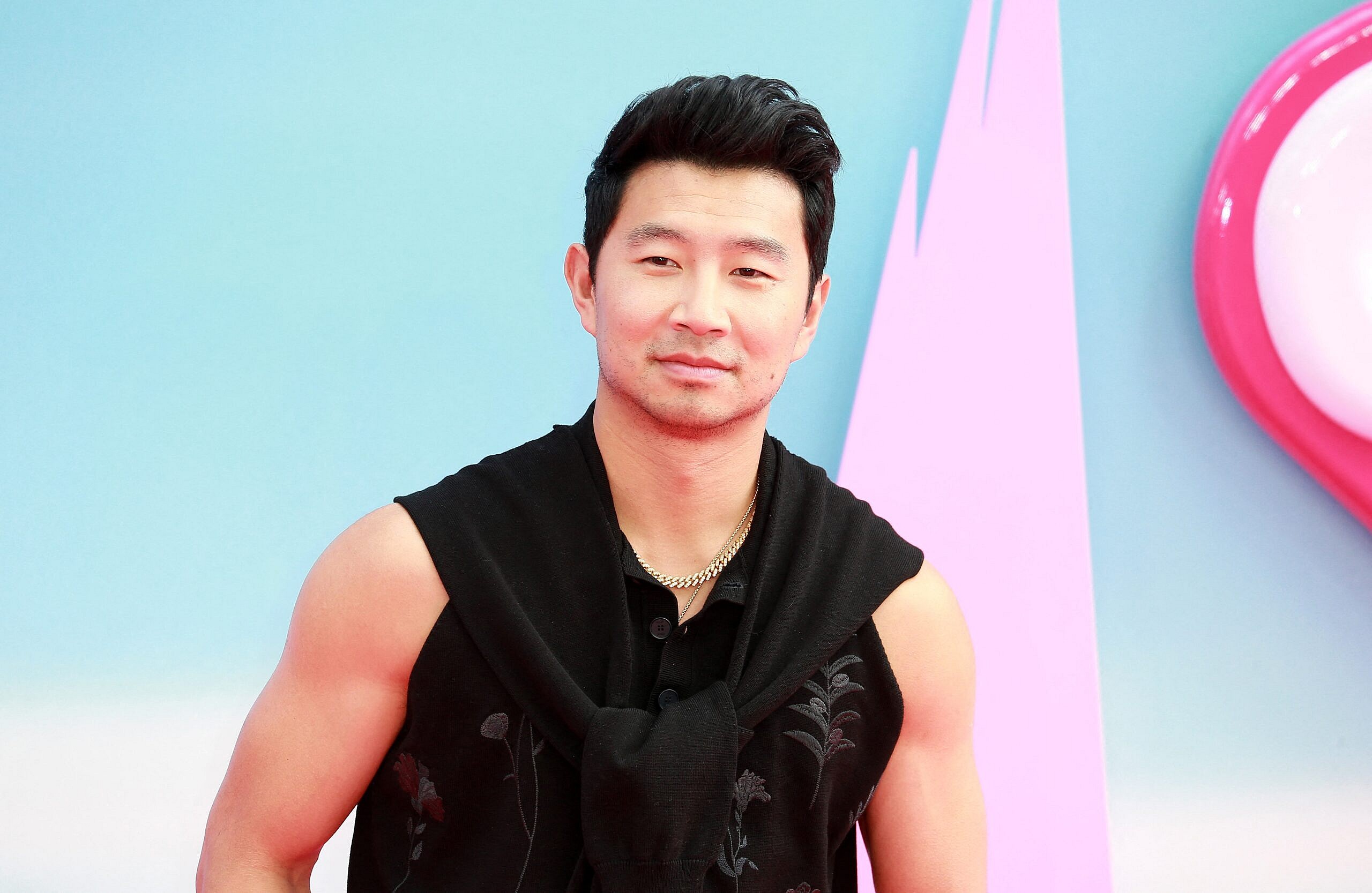 Simu Liu Makes 'Personal Guarantee' About Taylor Swift Jokes At PCA's