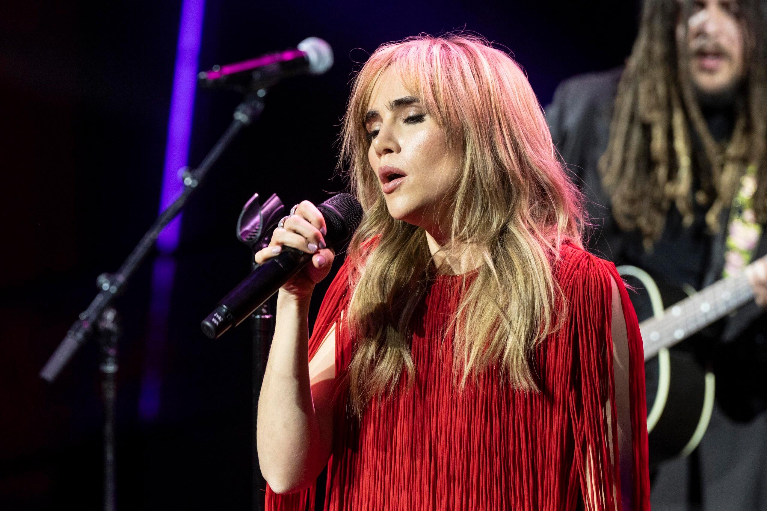 Suki Waterhouse performs at the 2025 AHA's Red Dress Collection