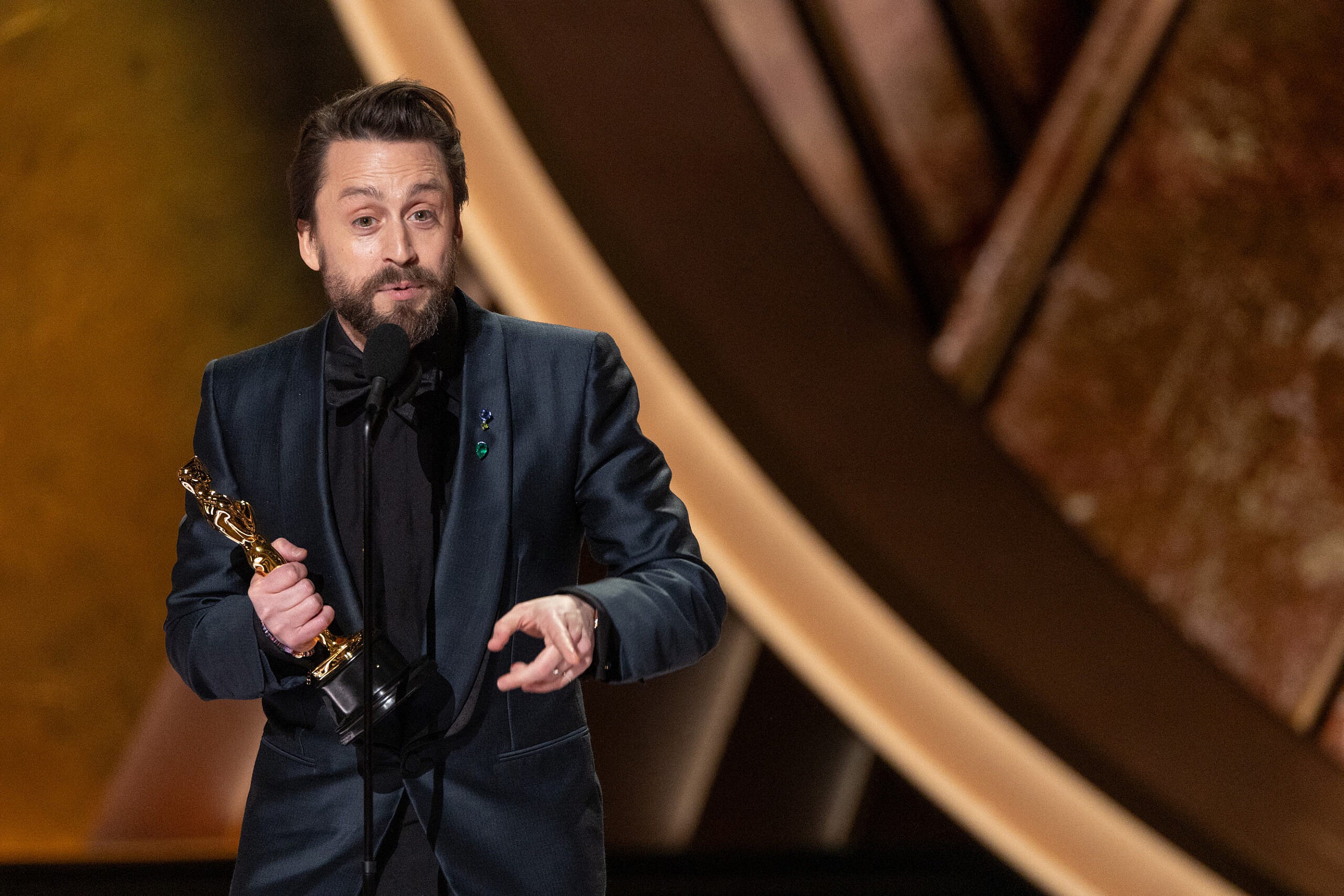 Kieran Culkin accepts the Oscar for Actor in a Supporting Role during the live ABC Telecast of the 97th Oscars at the Dolby Theatre at Ovation Hollywood.