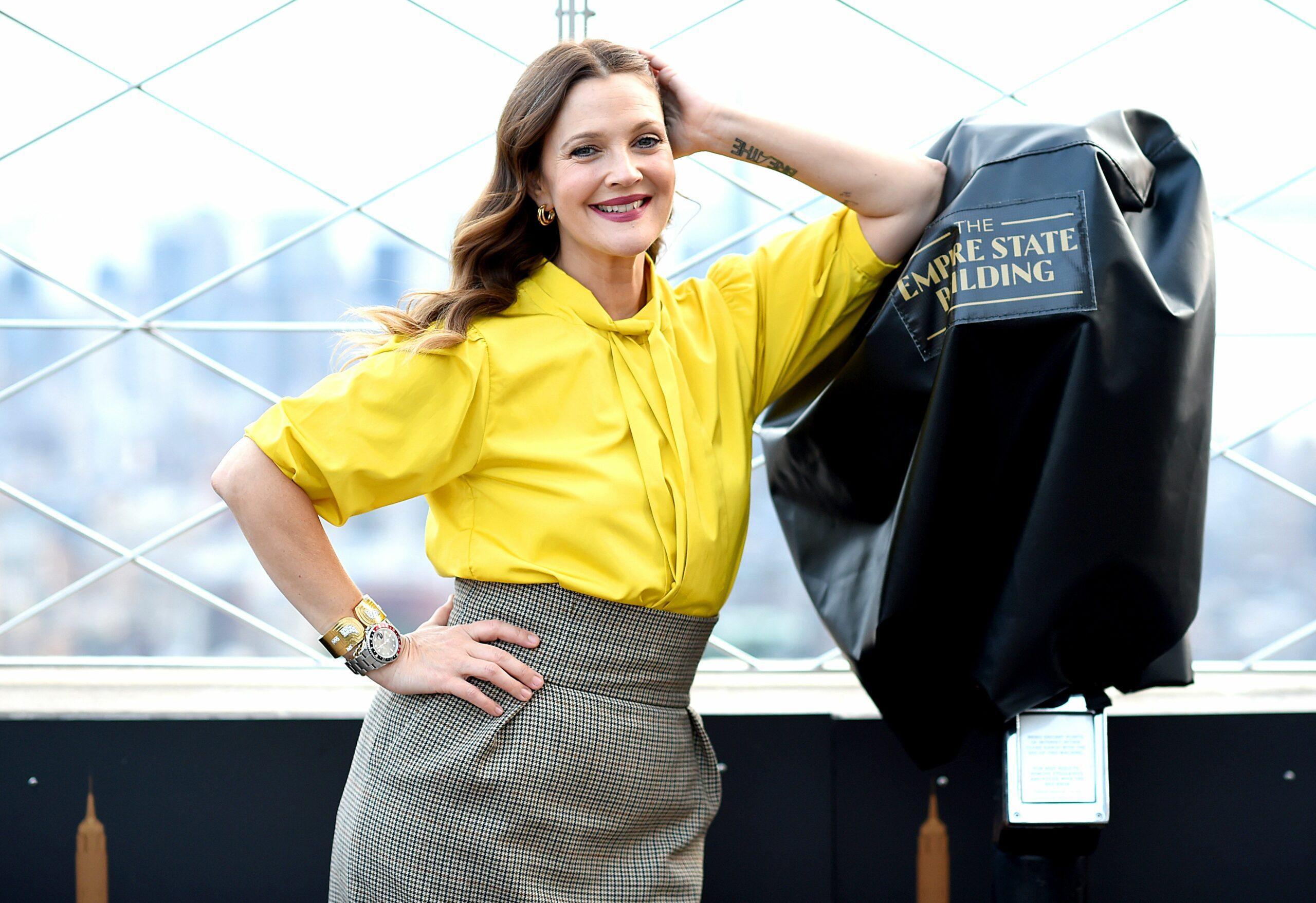 Drew Barrymore The Empire State Building hosts Drew Barrymore-NYC