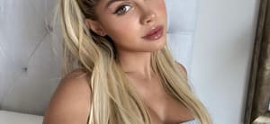Alexa Dellanos taking a selfie.