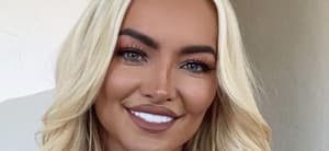 Lindsey Pelas smiling