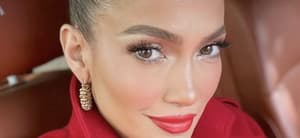 Jennifer Lopez takes a car selfie
