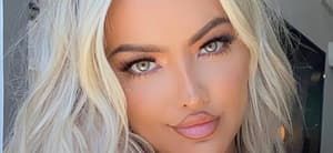 Lindsey Pelas close up