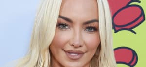 Lindsey Pelas close up