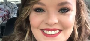 Catelynn Lowell smiles from her car