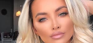 Lindsey Pelas close up