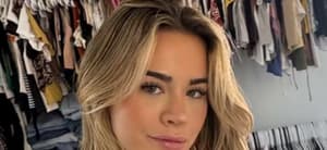 Emily Elizabeth snaps a selfie.