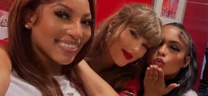 Chariah Gordon and Taylor Swift take selfie