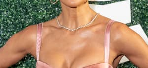 January 27, 2025, New York, New York, USA: Nicole Scherzinger wearing coat and dress and holding purse by Dolce ©. 27 Jan 2025 Pictured: January 27, 2025, New York, New York, USA: Nicole Scherzinger wearing coat and dress and holding purse by Dolce ©. Photo credit: ZUMAPRESS.com / MEGA TheMegaAgency.com sales@mega.global (Mega Agency TagID: MEGA1261211_034.jpg) [Photo via Mega Agency]