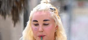 Amanda Bynes seen endlessly vaping as she steps out for a coffee with fellow nail technician students