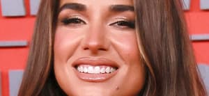 Jessie James Decker close up