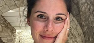 Alexandra Ianculescu snaps a selfie.