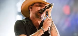 Jason Aldean singing