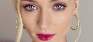 Sophie Turner close up
