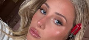 Alix Earle selfie