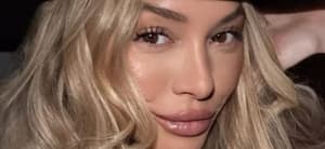 Corinne Olympios takes a selfie