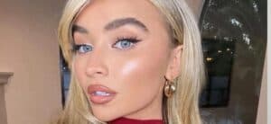 Sabrina Carpenter selfie