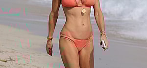 Bethenny Frankel shows off her muscular beach body in a peach bikini in Miami
