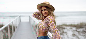 Mother-of-three Jessie James Decker shows off 25lbs weight loss in Daisy Dukes and crop top