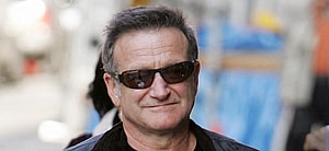 ROBIN WILLIAMS STROLLS IN SOHO