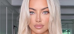 Lindsey Pelas close up