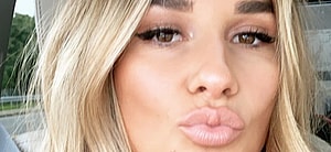 Jessie James Decker in a car