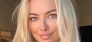 Lindsey Pelas close up