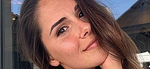 Alexandra Ianculescu takes a selfie.