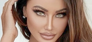 Holly Sonders close up