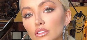 Lindsey Pelas close up