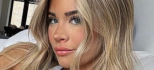 Emily Elizabeth snaps as selfie.