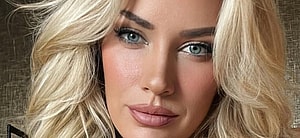 Paige Spiranac snaps a selfie.