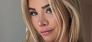 Emily Elizabeth snaps a selfie.