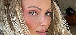 Abby Dowse snaps a selfie.