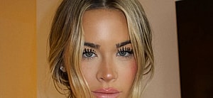 Emily Elizabeth snaps a selfie.