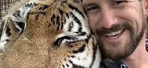 Ryan Easley and tiger selfie
