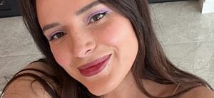 Bella Thorne close up