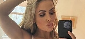 Nattie Neidhart mirror selfie