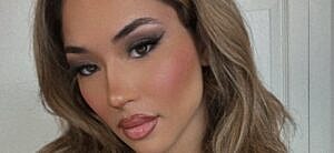 Lola Vice takes a selfie