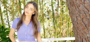A photo showing Miranda Kerr outdoors.