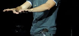 Latin singer Enrique Iglesias drives fans crazy during concert performance in Miami