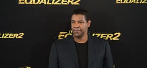 Denzel Washington in a black suit at the 'Equalizer 2' premiere.