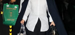 Kaley Cuoco is all smiling while arriving back at her hotel in New York City