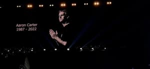 Nick Carter gets emotional as Backstreet Boys pay tribute to brother Aaron at London concert