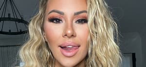 Kindly Myers shows off her new hair and a new outfit: a purple sports bra and gray CNC leggings