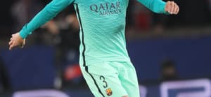 Gerard Piqué playing soccer