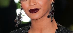 Beyonce wearing dark lipstick